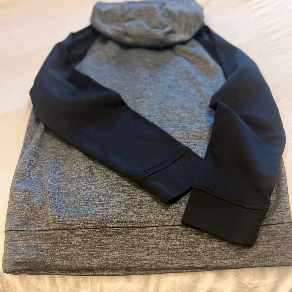 3/$19 Black and gray color block fleece lined long sleeve hoodie sweatshirt